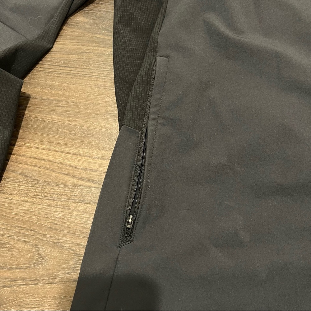 Lululemon Men's Black Lightweight Hooded Jacket - Picture 5 of 15